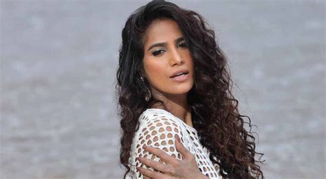 Poonam Pandey Passes Away at 32 of Cervical。